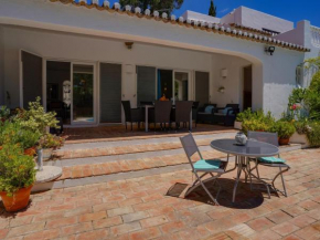 Roofed Villa in Albufeira with Private Swimming Pool